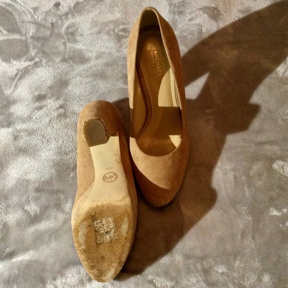 MICHAEL KORS PLATFORM SUEDE HEELS. Immaculate condition. - Picture 3 of 4